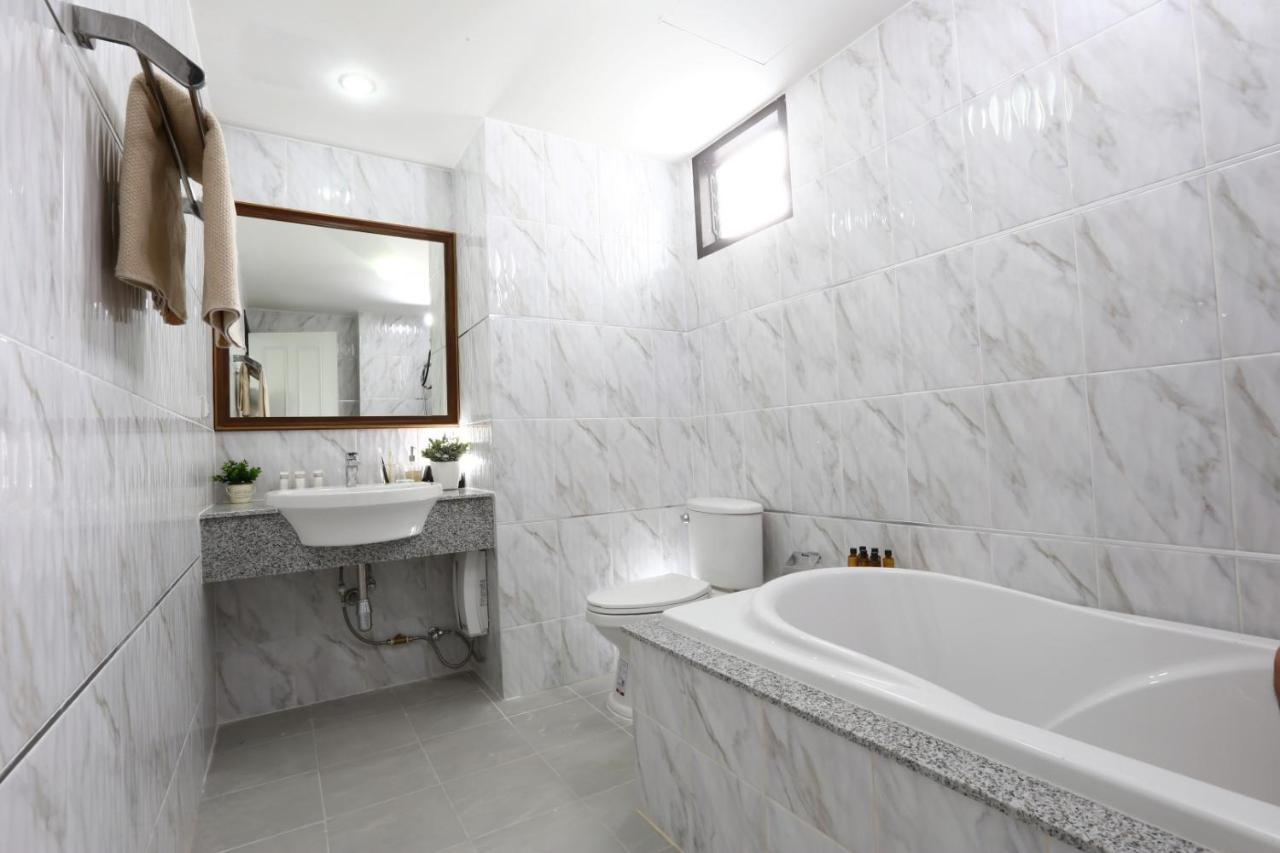 Double Tree Residence Csiangmaj Kültér fotó